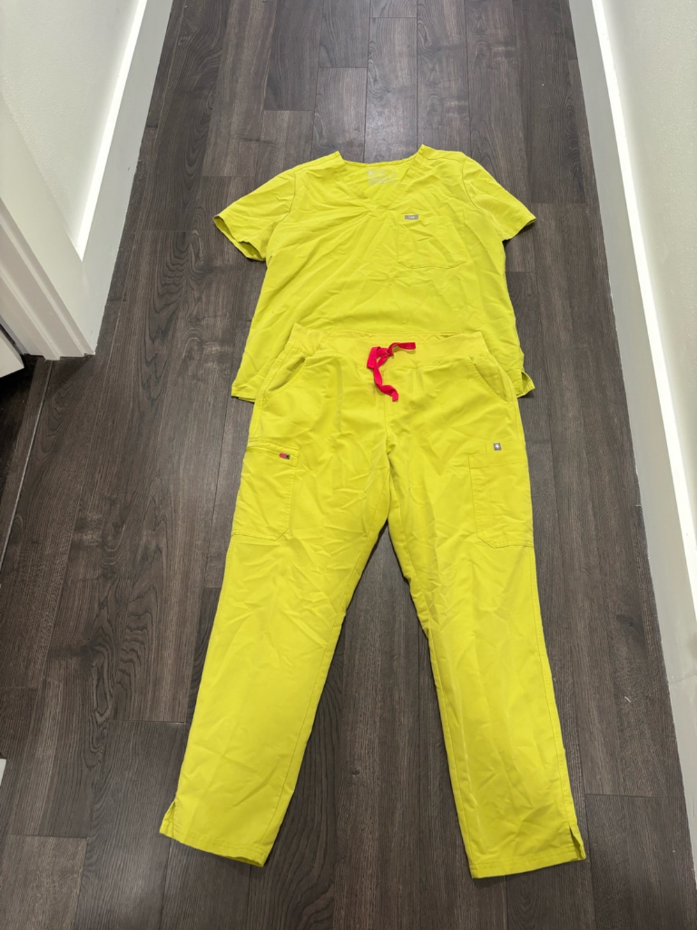 Figs Chartreuse Scrub Set